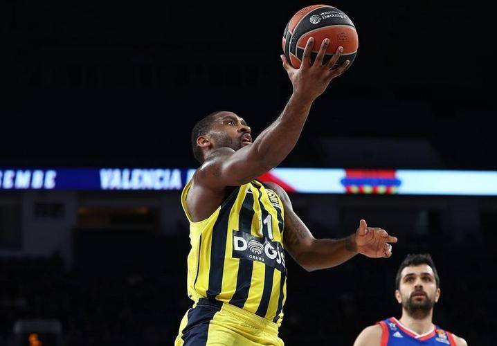 清晨欧篮联焦点战，上海海港门线救险，球迷炸锅，赛程密集仍需轮换(海南2025年封岛意味什么)-开云入口