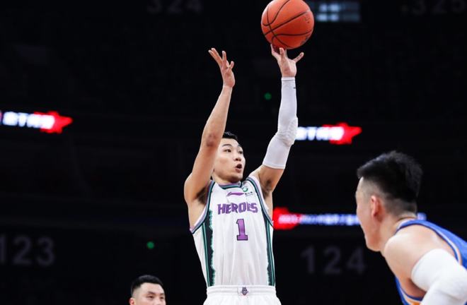 关于风云突变！勒沃库森集结日复出首秀；CBA常规赛版图或变；引发热议；心理建设被强调的信息-开云